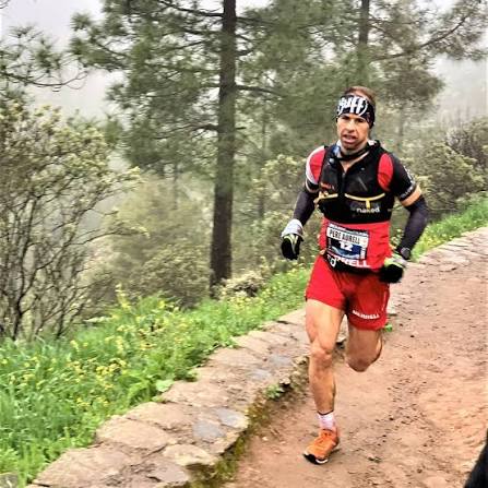 Pere Aurell running through a misty forest during a skyrace